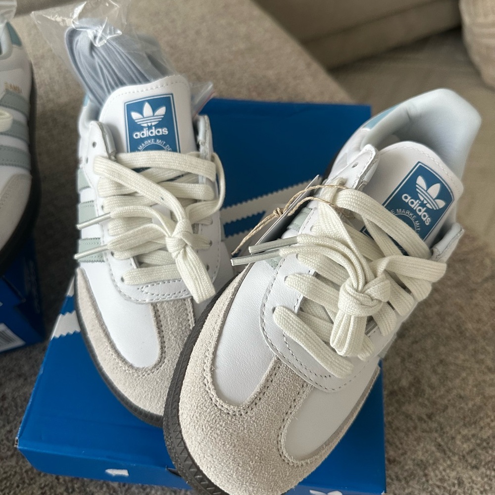 Adidas Sneakers